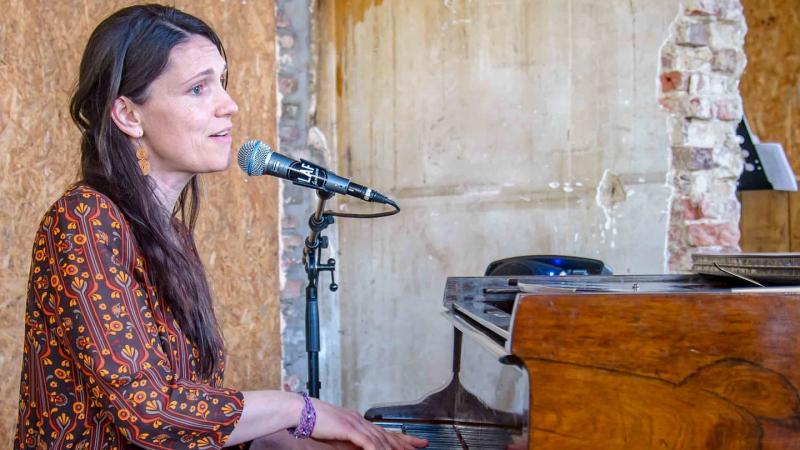 Support act: Lien Schoeters